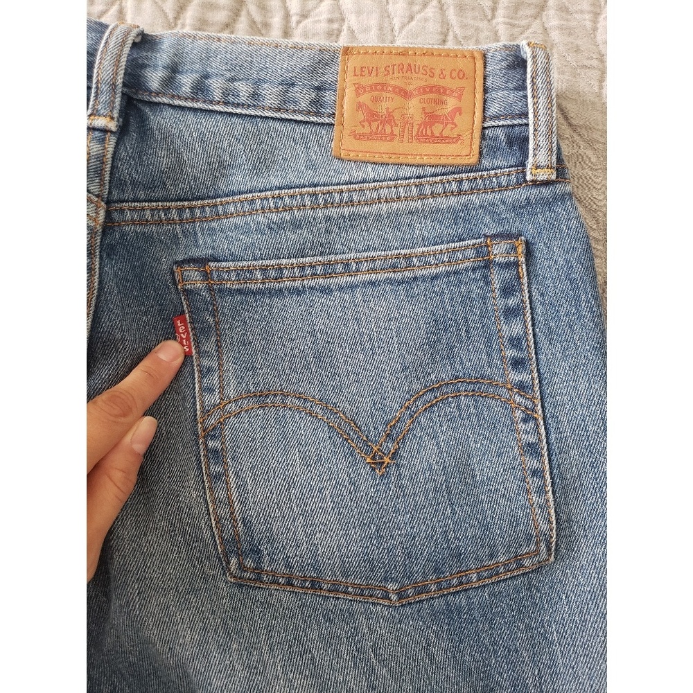 Levi's Vintage Wash Cropped Jeans